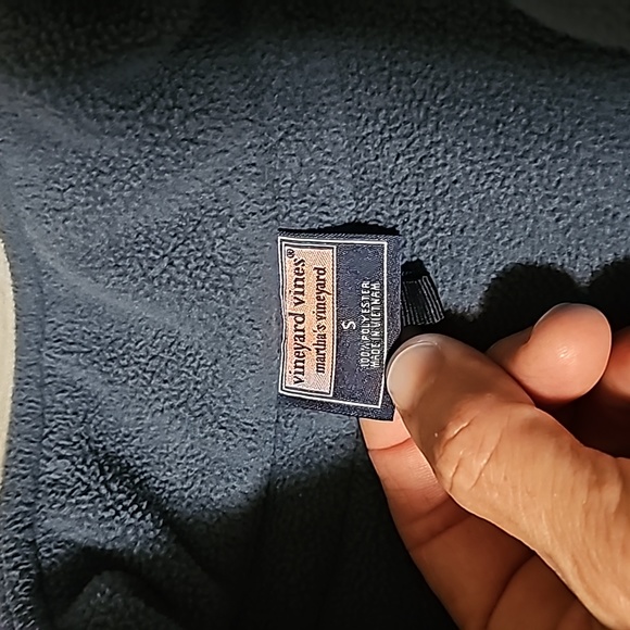 Vineyard Vines 1/4 Zip - Picture 4 of 5